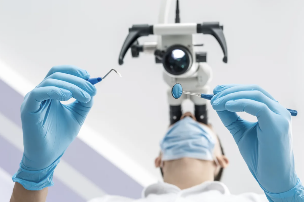 Технология лечения зубов под микроскопом